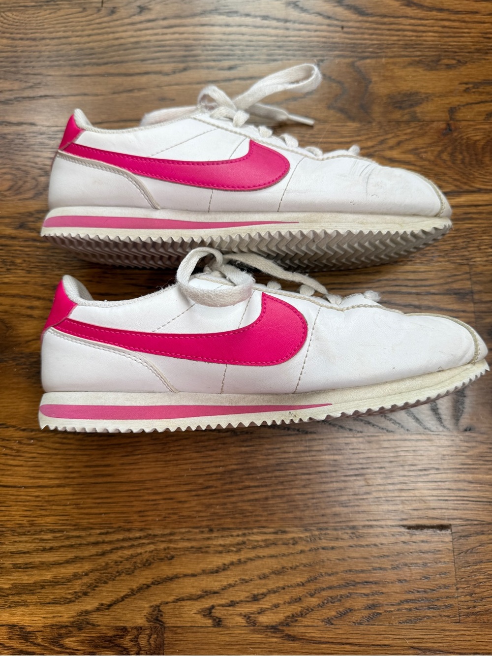Nike Cortez Girls Retro 1972 Silhouette White Sneakers Hot Pink Swoosh Size 6Y